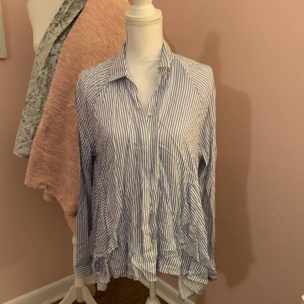 Umgee blue and white button up top w ruffle detail